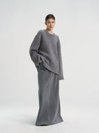 Stylish women's chunky knit pullover in grey, oversized wool blend sweater for fall/winter cozy fashion.