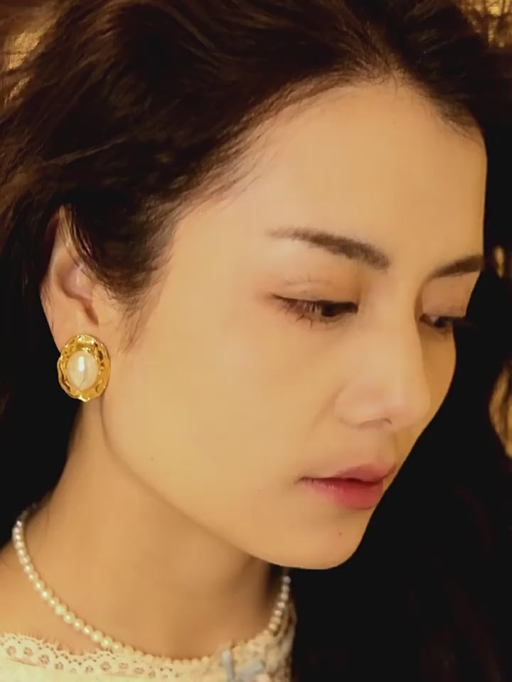 Video display of the lustrous finish and vintage design of the 18K gold plated Mabe pearl stud earrings.